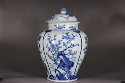 An Exquisite Blue and White Flower and Bird Pattern Jar