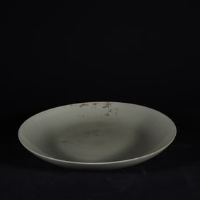 An Exquisite Yue yao Flower Pattern Plate