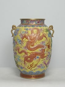 An Exquisite Enamel Dragon Pattern Double-Ears Jar