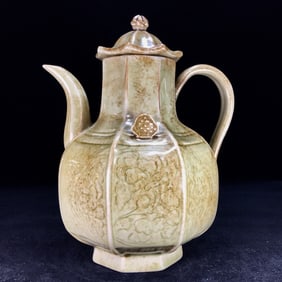 An Exquisite Yue yao Ewer
