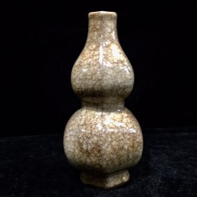An Exquisite Guan yao Gourd-Shaped Vase