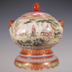An Exquisite Enamel Painted Gold Character and Story Pattern Double-Ears Jar