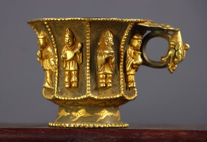 An Exquisite Gilt Bronze Figure Pattern Cup