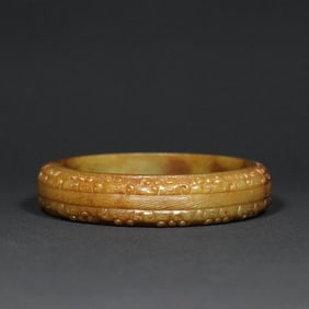 An Exquisite White Jade Dragon Pattern Bracelets