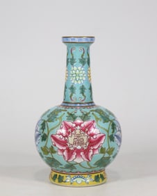 An Exquisite Famille-Rose Green Ground Lotus Pattern Vase