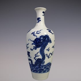 An Exquisite Blue and White Dragon Pattern Seawater Pattern Vase