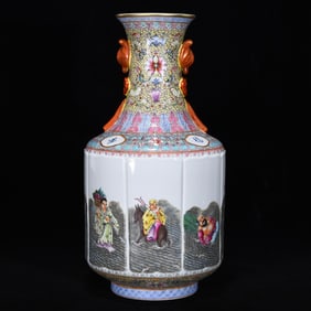 An Exquisite Famille-Rose Character and Story Pattern Lotus Pattern Bats and Peach Pattern