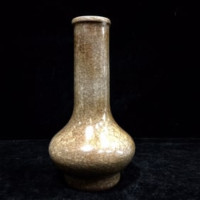 An Exquisite Guan yao Vase