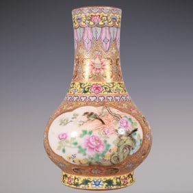 An Exquisite Enamel Lotus Pattern Flower and Bird Pattern Vase