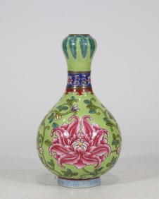 An Exquisite Famille-Rose Green Ground Lotus Pattern Vase