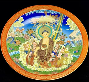 An Exquisite Enamel Painted Gold Statue of Sakyamuni Pattern Plate