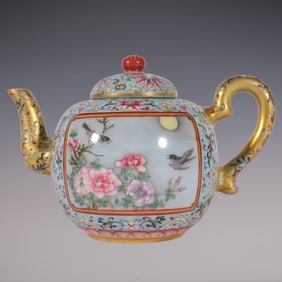 An Exquisite Enamel Green Ground Lotus Pattern Flower and Bird Pattern with poem Teapot