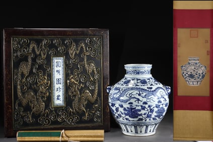 An ExquisiteBlue and White Lotus Pattern Dragon Pattern Jar