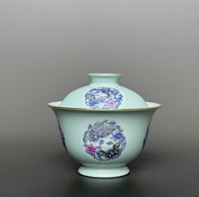 An Exquisite Blue and White Green Ground Painted Gold Flower and Butterfly Pattern Bowl