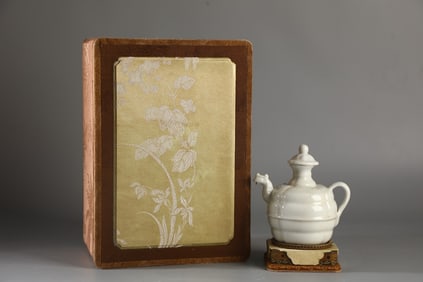 An Exquisite Sweet white glaze Ewer
