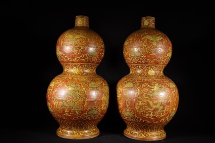 An Exquisite Red Glazed Lotus Pattern Dragon and Phoenix Pattern Gourd-Shaped Vase