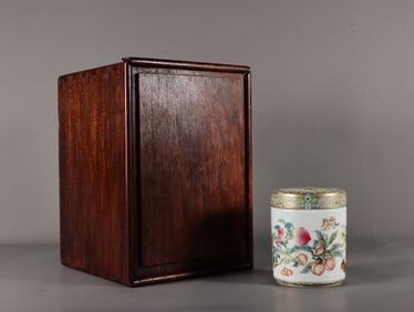An Exquisite Famille-Rose Painted Gold Flower and Fruit Pattern Box