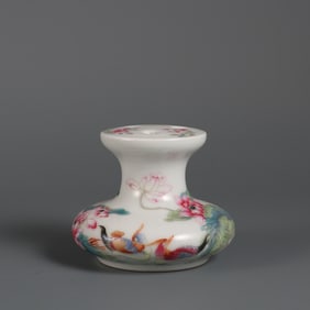 An Exquisite Famille-Rose Flower and Bird Pattern Vase