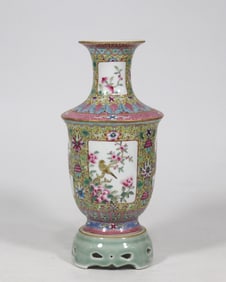 An Exquisite Famille-Rose Lotus Pattern Flower and Bird Pattern Vase