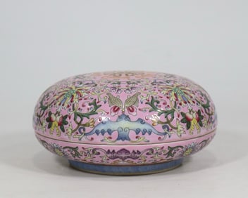 An Exquisite Famille-Rose Lotus Pattern Bats and Peach Pattern Box