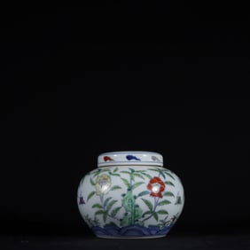 An Exquisite Doucai Flower Pattern Jar