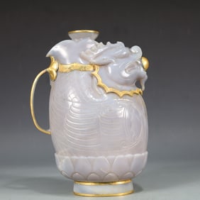 A Exquisite Agate Outline in gold Ewer