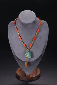 An Exquisite Turquoise Inlaid Gems Necklace