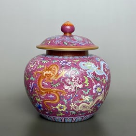 An Exquisite Iron-Red Ruby Red-Glazed Painted Gold Lotus Pattern Dragon Pattern Jar