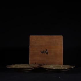 A Pair of Exquisite Guan yao Yellow Glazed Plate