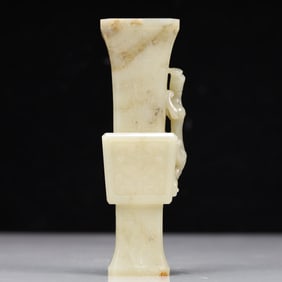 An Exquisite Green Jade Beast-Face Pattern Chi-Dragon Pattern Vase