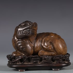 A Exquisite White Jade Auspicious Beast Ornament