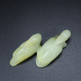 An Exquisite White Jade Bird Ornament
