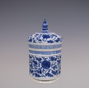 An Exquisite Blue and White Lotus Pattern Seawater Pattern Tea Caddy