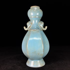 An Exquisite Ru yao Double-Ears Vase