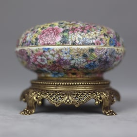 An Exquisite Famille-Rose Inlaid Bronze Flower Pattern Box