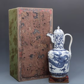 An Exquisite Blue and White Lotus Pattern Dragon Pattern Ewer