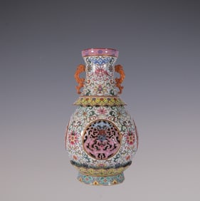 An Exquisite Famille-Rose Lotus Pattern Character and Story Pattern Double-Ears Vase