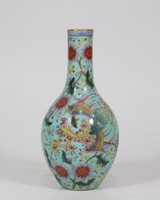 An Exquisite Famille-Rose Lotus Pattern Phoenix Pattern Vase