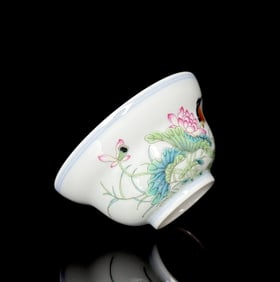 An Exquisite Enamel Blue and White Flower and Bird Pattern Cup