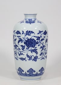 An Exquisite Blue and White Lotus Pattern Vase