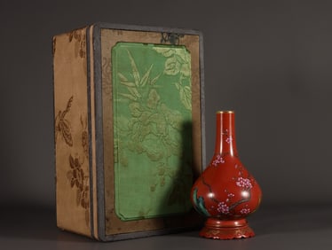 An Exquisite Coral Red Glazed Flower Pattern Vase