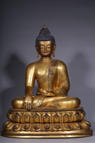 An Exquisite Gilt Bronze Statue of Sakyamuni