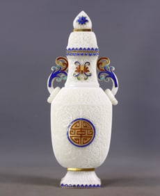 An Exquisite White Jade Cover with Gold Lotus Pattern Double-Ears Vase