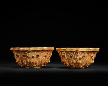 A Pair of Exquisite Crystal Cover with Gold Inlaid Gems Flower Pattern Bowl
