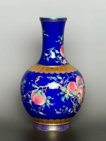 An Exquisite Enamel Iron-Red Painted Gold Bats and Peach Pattern Vase