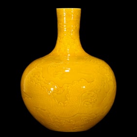 An Exquisite Yellow Glazed Dragon Pattern Vase