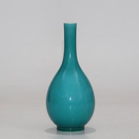 An Exquisite Blue Glazed Vase
