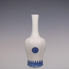 An Exquisite Blue and White Vase