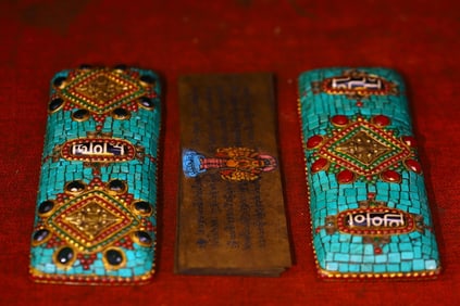 An Exquisite Wooden Inlaid Gems Sutra