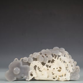A Exquisite White Jade Dragon Pattern Ornament